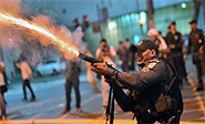 Policía se enfrenta a manifestantes en Río de Janeiro
