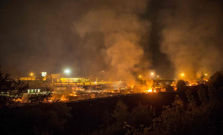 Más de 10 heridos en un incendio en un campamento de refugiados en Francia