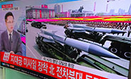 Pyongyang exhibe su poderío militar en el desfile del Día del Sol