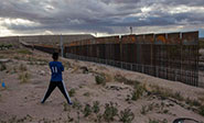 México “de alguna forma” pagará el muro en la frontera, insiste Trump
