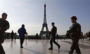 Un hombre atropella a seis militares con su vehículo en la periferia de París