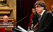 Puigdemont declara la independencia de Cataluña para suspenderla justo después