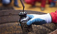 El precio del petróleo Brent alcanza los 60 dólares