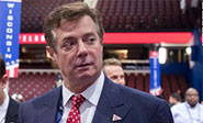 El ex jefe de campaña de Trump se entrega al FBI