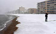 La nieve cubre algunas playas del Mediterráneo