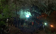 Un grupo de 12 niños continúan atrapados en una cueva en Tailandia