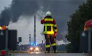 Gran incendio en una refinería en Alemania