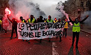 Los Chalecos amarillos se apoderan de los Campos Elíseos de París