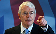 John Major insta a May a parar el proceso de Brexit