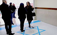 Ministra jordana pisotea la bandera israelí