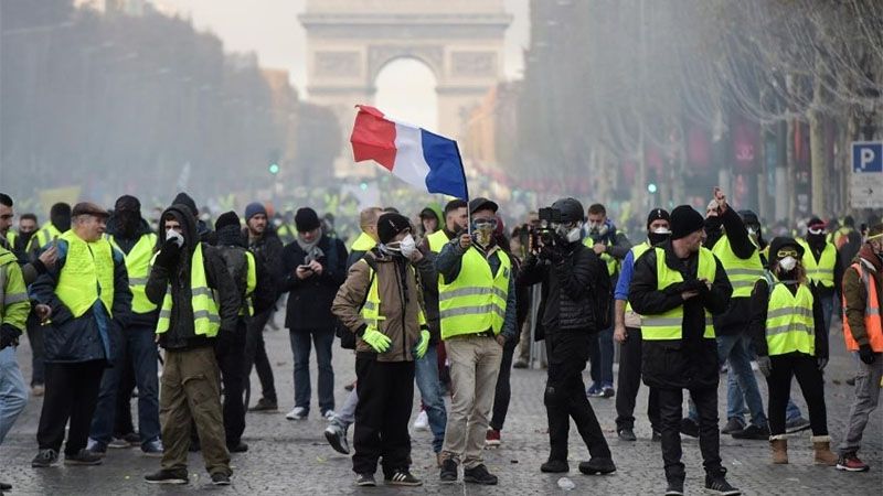Los &ldquo;chalecos amarillos&rdquo; vuelven a tomar las calles de Par&iacute;s en su d&eacute;cima semana de protestas