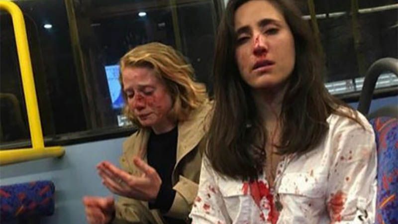 Cinco adolescentes detenidos por el brutal ataque hom&oacute;fobo en un autob&uacute;s de Londres