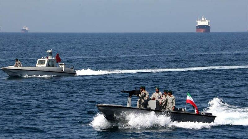 La Armada de Ir&aacute;n rescata a 44 miembros de los buques incendiados en mar de Om&aacute;n