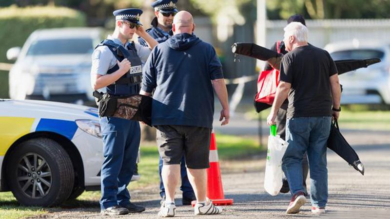 Civiles entregan sus armas de fuego tras los tiroteos en Christchurch