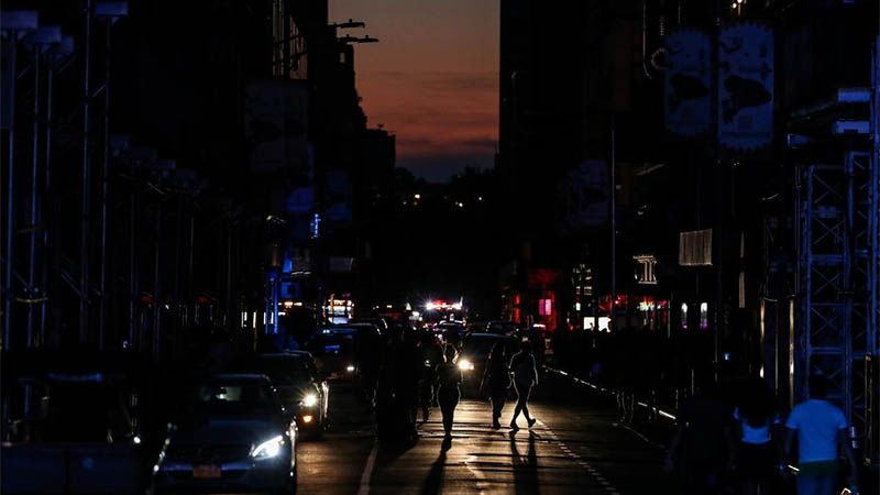 Un apag&oacute;n deja a oscuras por varias horas el centro de Nueva York