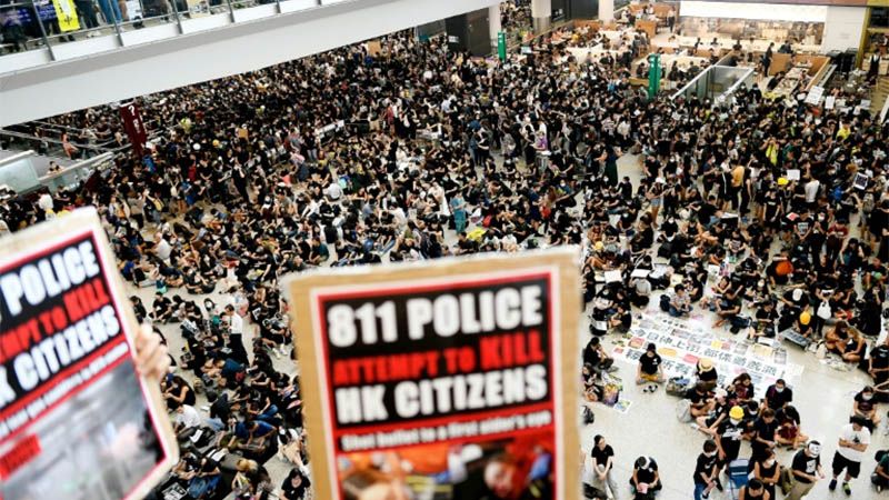 El aeropuerto de Hong Kong cancela vuelos por las protestas