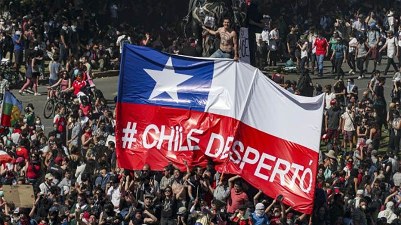 Chile despert&oacute;: multitudinaria marcha en las calles del centro de Santiago