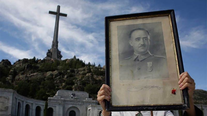 Espa&ntilde;a exhuma los restos del dictador Francisco Franco 44 a&ntilde;os despu&eacute;s de su muerte