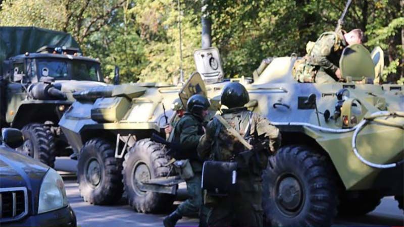 M&aacute;s de 8 muertos por un tiroteo en una base militar en Rusia