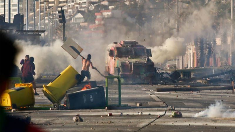 El gobierno de Chile accede a cambiar la Constituci&oacute;n como lo clama la calle