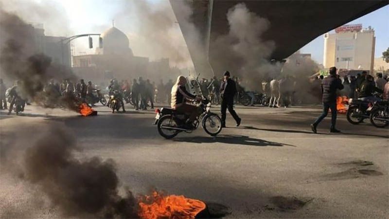 Tres agentes de seguridad mueren apu&ntilde;alados en los disturbios en Ir&aacute;n