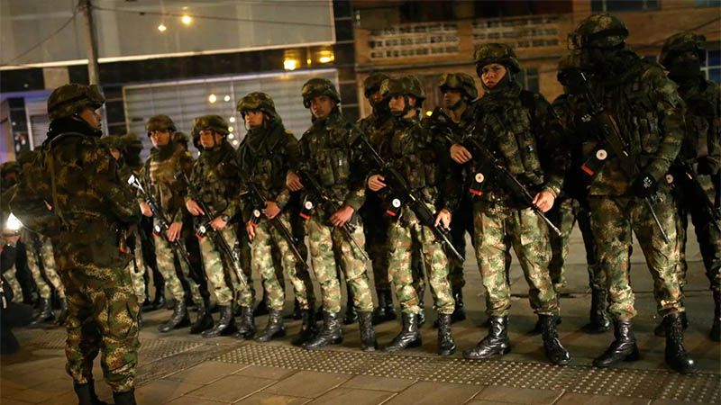 Duque saca a los militares a la calle ante las masivas protestas