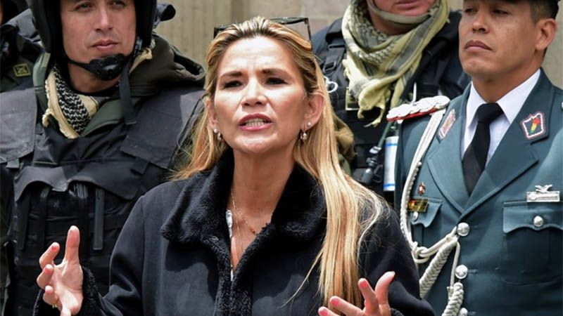 La presidenta interina de Bolivia anuncia una orden de arresto contra Evo Morales