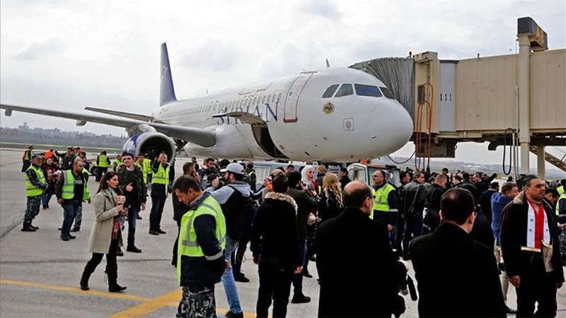 El primer avi&oacute;n comercial aterriza en el aeropuerto de Alepo cerrado hace 8 a&ntilde;os