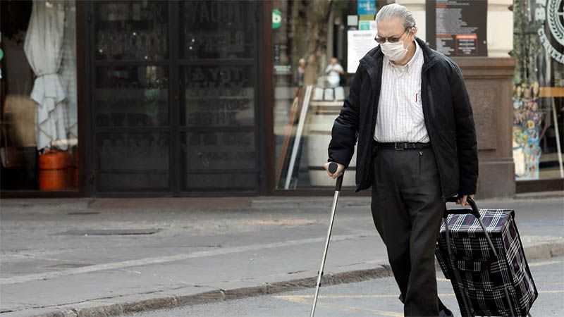 Reino Unido anuncia un protocolo de &ldquo;aislamiento prolongado&rdquo; para los mayores de 70 a&ntilde;os
