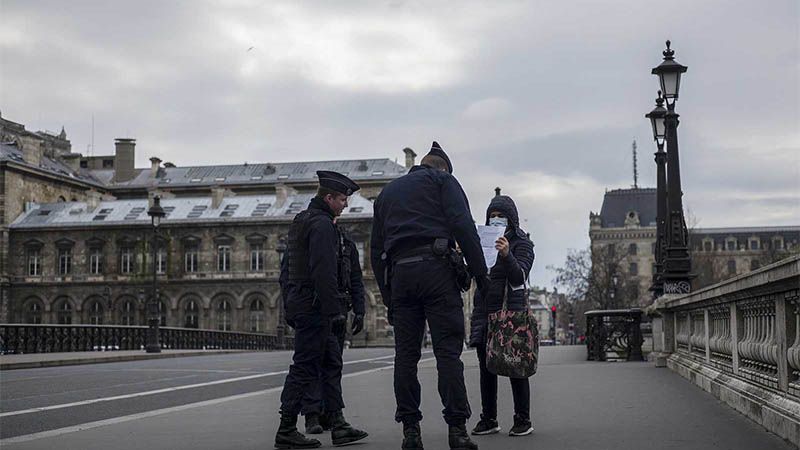 Francia entra en estado de emergencia sanitaria