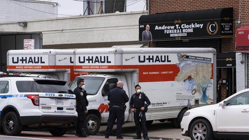 Encuentran en Nueva York decenas de cad&aacute;veres en descomposici&oacute;n en camiones de mudanza