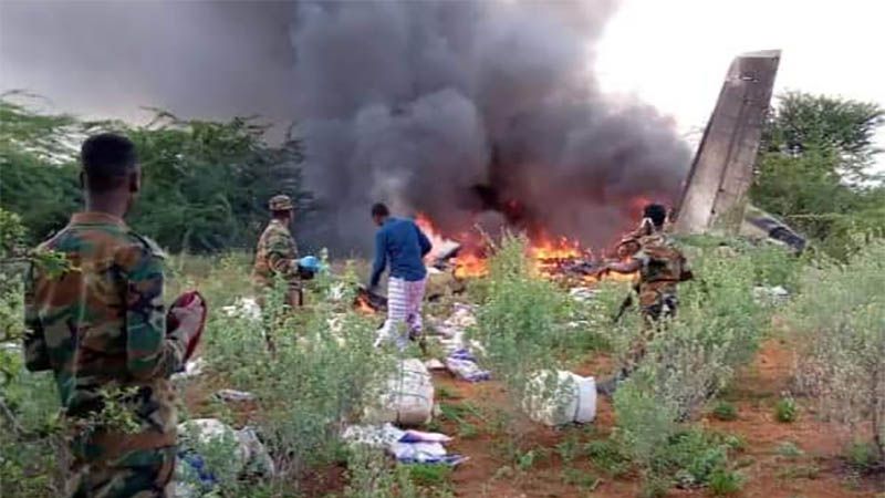 Derriban por error un avi&oacute;n cargado de ayuda humanitaria en Somalia