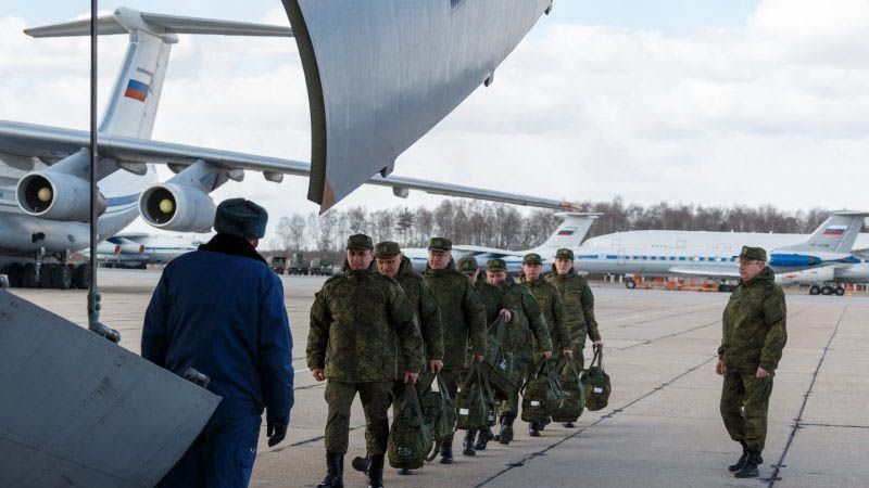 Regresa a Rusia primer grupo de militares que ayud&oacute; a Italia a contrarrestar el COVID-19