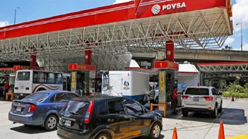 Venezuela inicia distribuci&oacute;n subsidiada de gasolina iran&iacute;