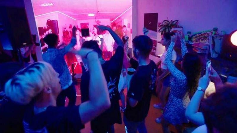 Ataques contra polic&iacute;as por segunda noche consecutiva en una fiesta ilegal en Londres