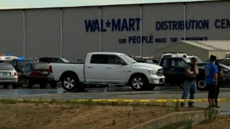Dos muertos y cuatro heridos en un tiroteo en un almac&eacute;n de Walmart en California