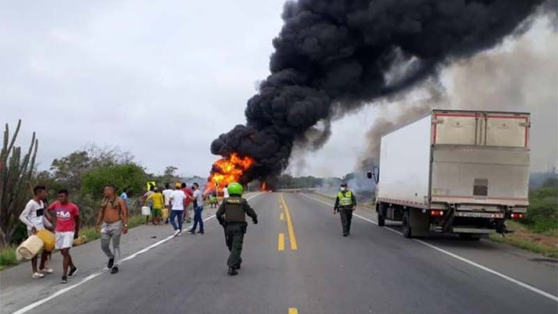 Mueren siete personas por la explosi&oacute;n de un cami&oacute;n cisterna en Colombia