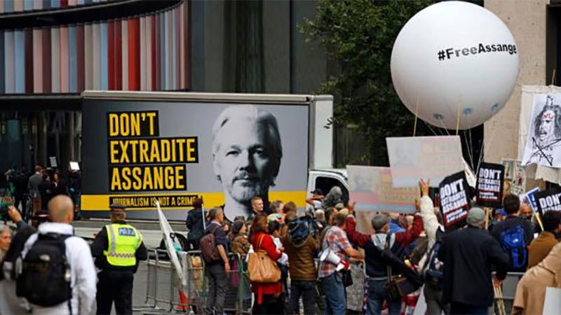 El juicio de extradici&oacute;n de Assange se prolonga hasta despu&eacute;s de las elecciones en EEUU
