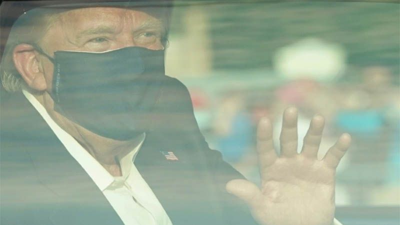 Trump sale del Hospital para saludar a sus partidarios desde un veh&iacute;culo