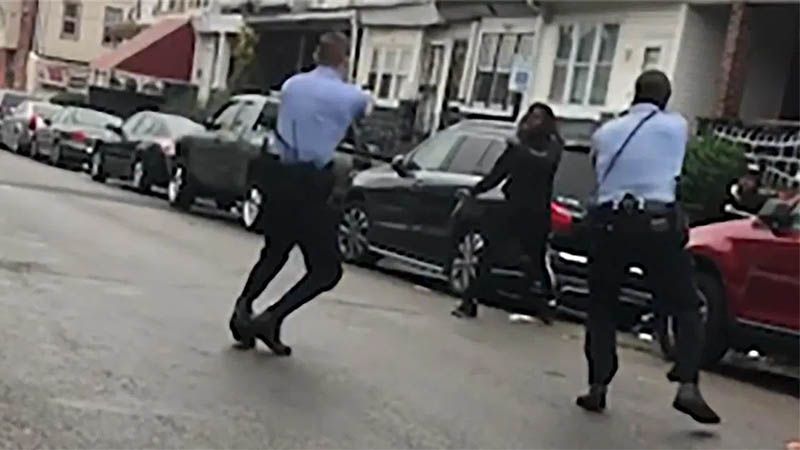 La Polic&iacute;a de Filadelfia mata a un hombre negro que seg&uacute;n los informes &ldquo;portaba un cuchillo&rdquo;