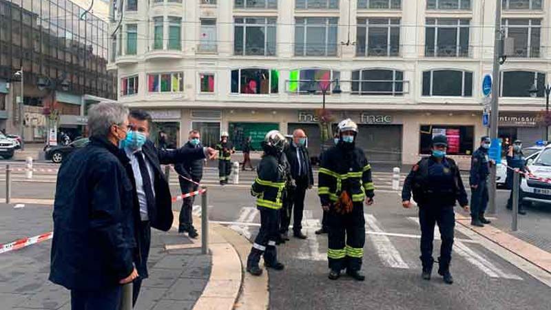 Un hombre ataca a transe&uacute;ntes con un cuchillo en la ciudad francesa de Avi&ntilde;&oacute;n