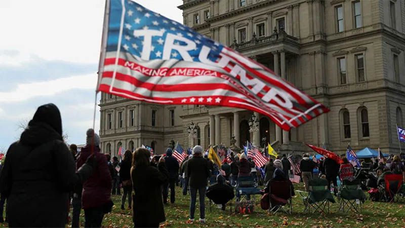 Los partidarios de Trump organizan su &ldquo;segunda investidura&rdquo; para desafiar la victoria de Biden
