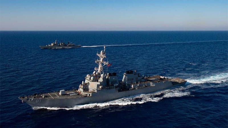 China expulsa a un destructor de EEUU del mar de China Meridional