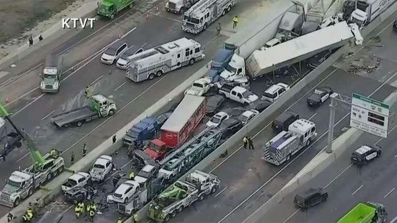 Fuerte choque de 100 veh&iacute;culos en Texas deja al menos 5 muertos