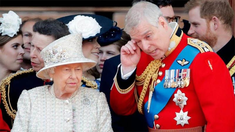 Isabel II despoja al pr&iacute;ncipe Andr&eacute;s de todos sus t&iacute;tulos reales