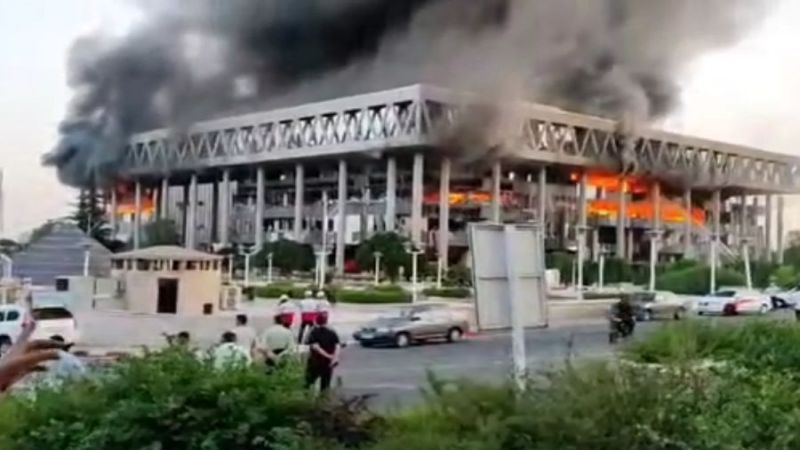 El ej&eacute;rcito sionista bombardea la sede de la televisi&oacute;n p&uacute;blica iran&iacute;