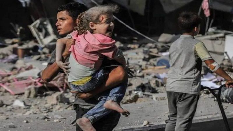 Mueren 15 palestinos en un bombardeo israelí contra un centro médico en Gaza