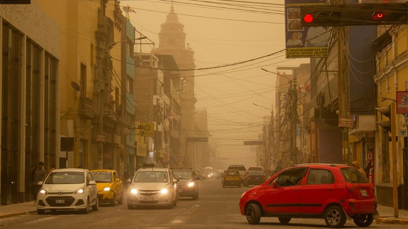 Tormenta de arena y polvo cubre regiones costeras del sur de Per&uacute;