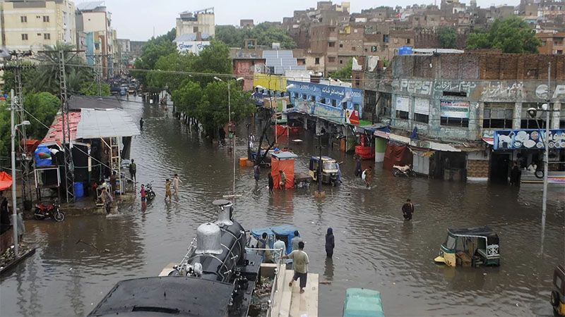 Aumentan a 739 los muertos en Pakist&aacute;n, con Karachi paralizada por las lluvias