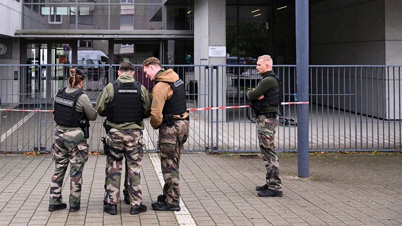 Fallece el adolescente que apu&ntilde;al&oacute; a una profesora en Francia